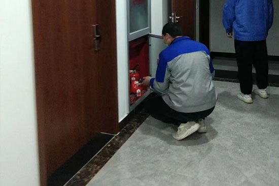 消防維保檢查消防箱，消防栓